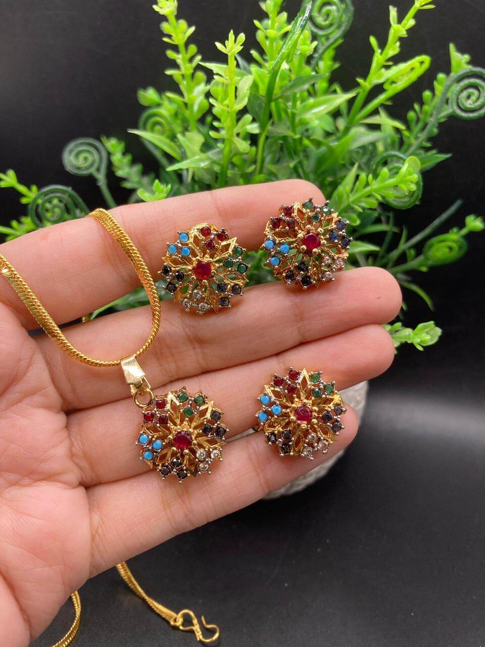 Pendant set